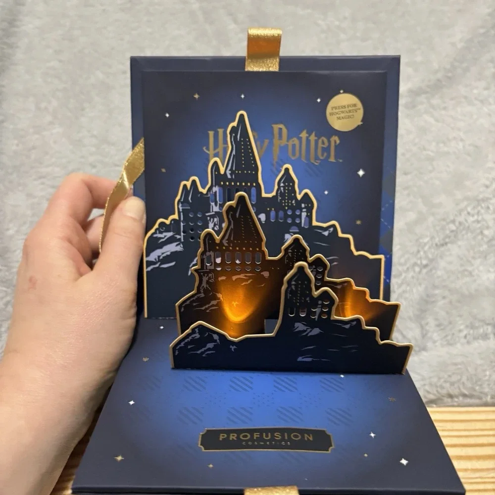 Profusion‎ Cosmetics Harry Potter at Hogwarts 16 Shade Palette